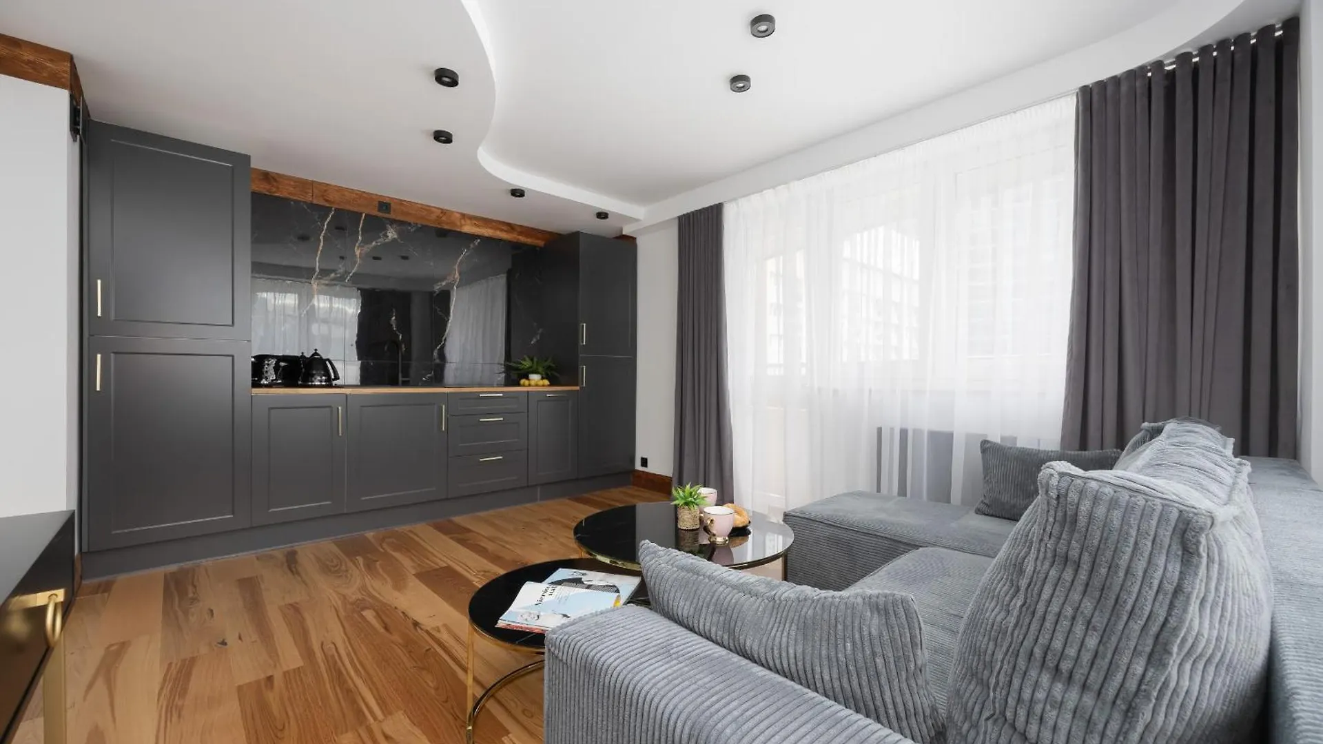 Warsaw Center Elegant Studio With City View By Noclegi Renters 0*,  Польша